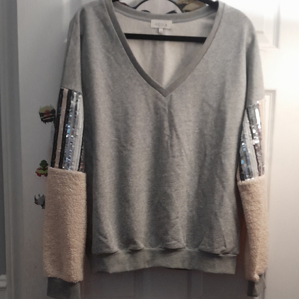 ACOA V-Neck Sweater with Sequin Sleeves - L